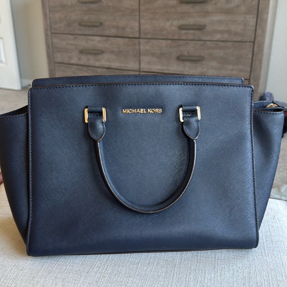 Blue navy Michael Kors Selma Large Crossbody/Handbag